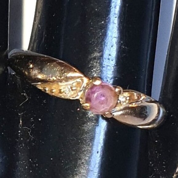 Dainty Vintage 10K Gold Lavender Sapphire & Diamond Nature-Inspired Leaf Ring - Picture 1 of 14